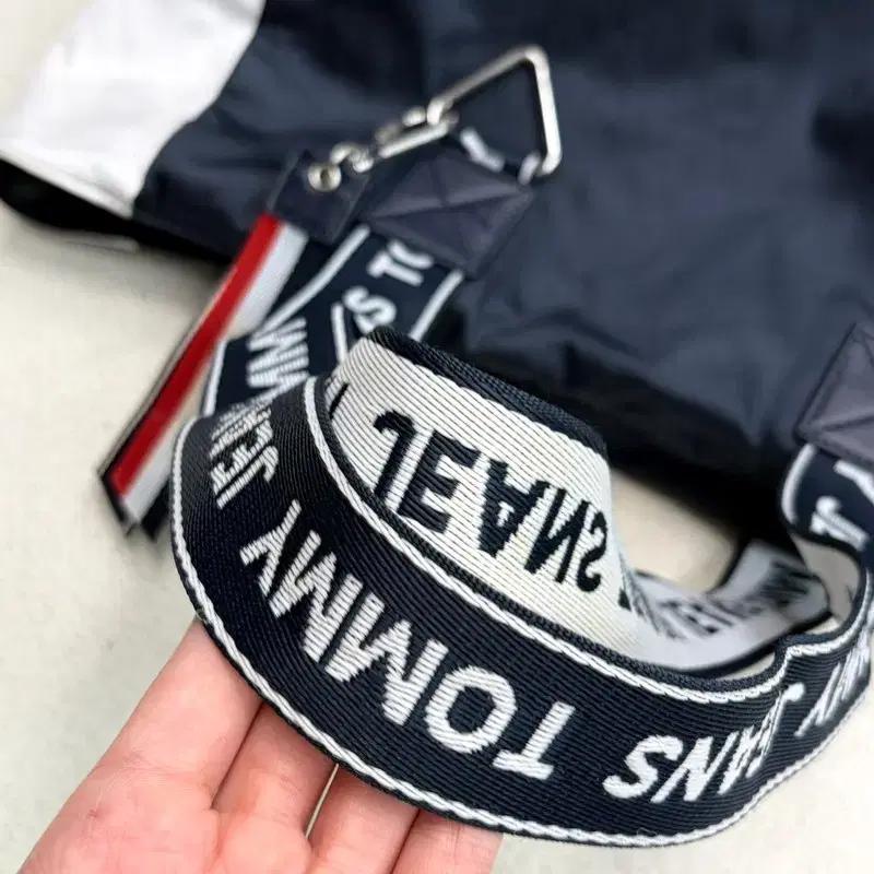 TOMMY JEANS 빅 토트백 4