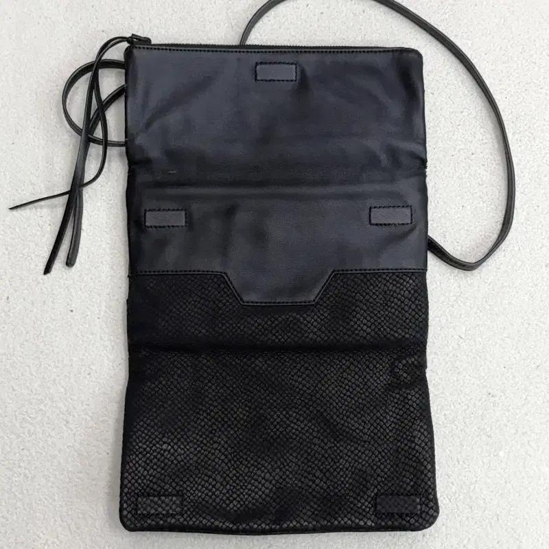 CALVIN KLEIN 뱀피 패턴 클러치 앤 크로스백 7
