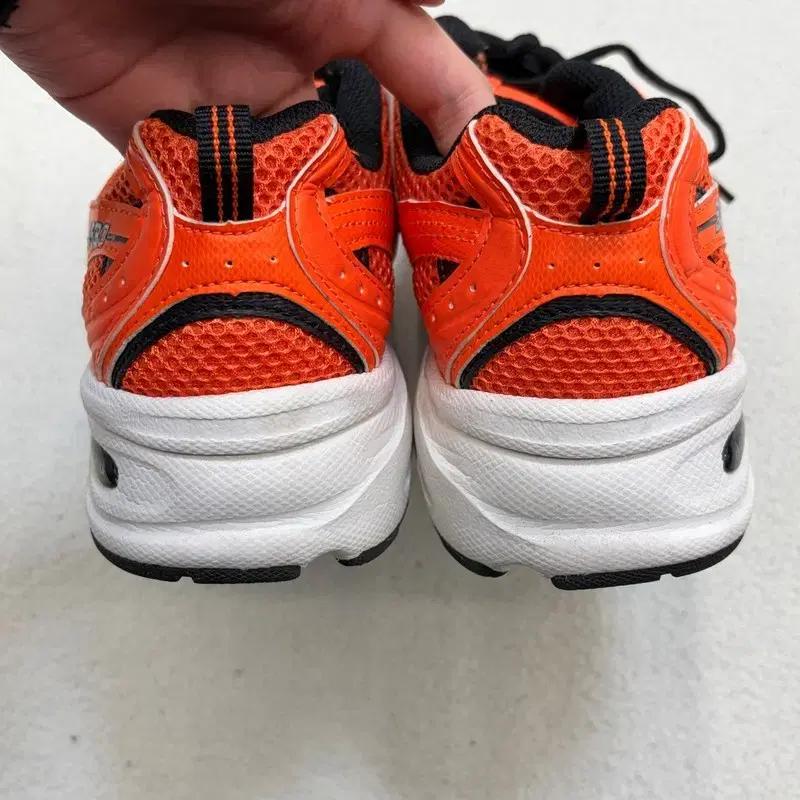 NEW BALANCE 530 러닝화 250 7