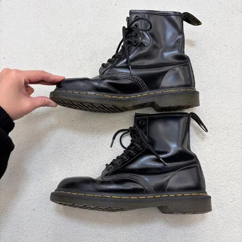 DR. MARTENS 1460 8홀 스무스 레더부츠 250 3