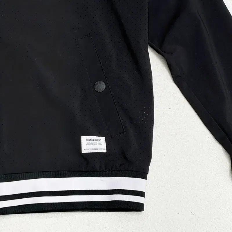 HORN GARMENT 블랙 솔리드 경량 펀칭 윈드브레이커 L 3