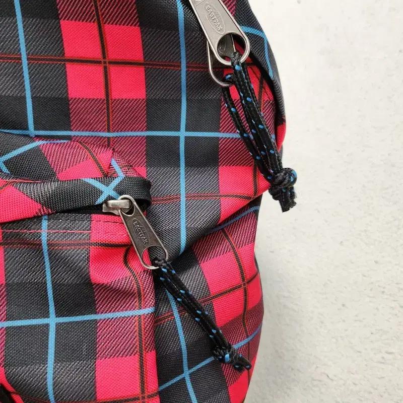EASTPAK 체크 백팩 3