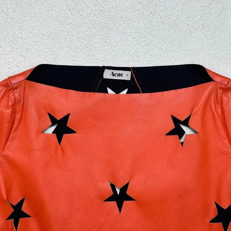 ACNE STUDIOS 스타 컷아웃 파이어 오렌지 탑 3