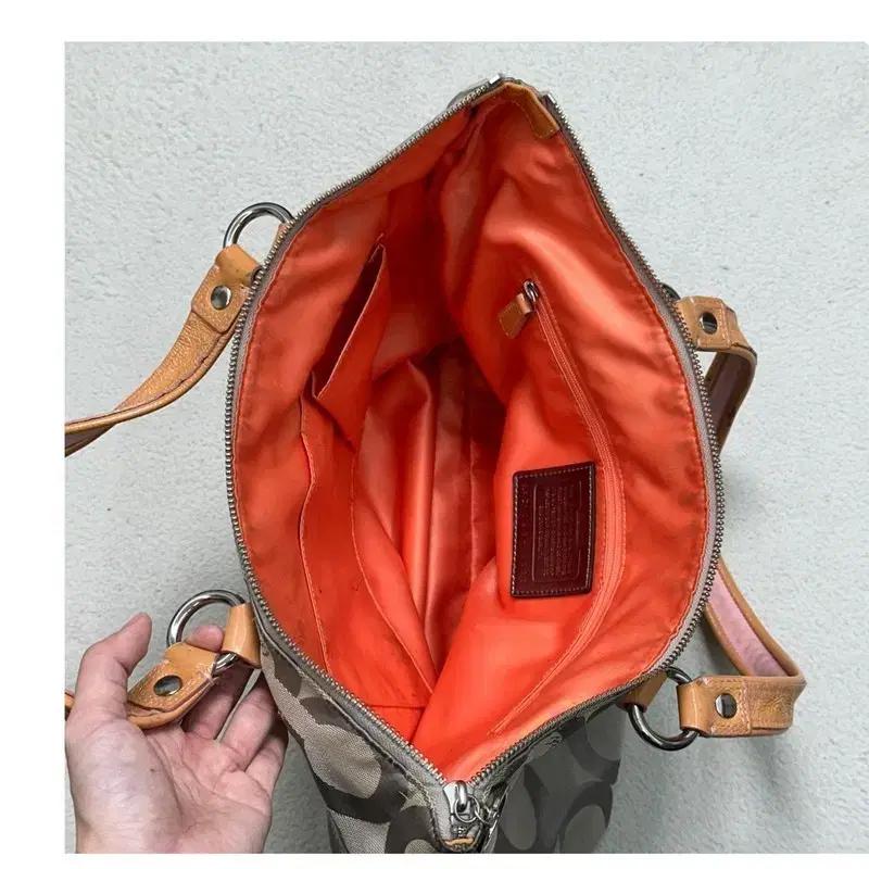 COACH 캔버스 키홀더 숄더백 9