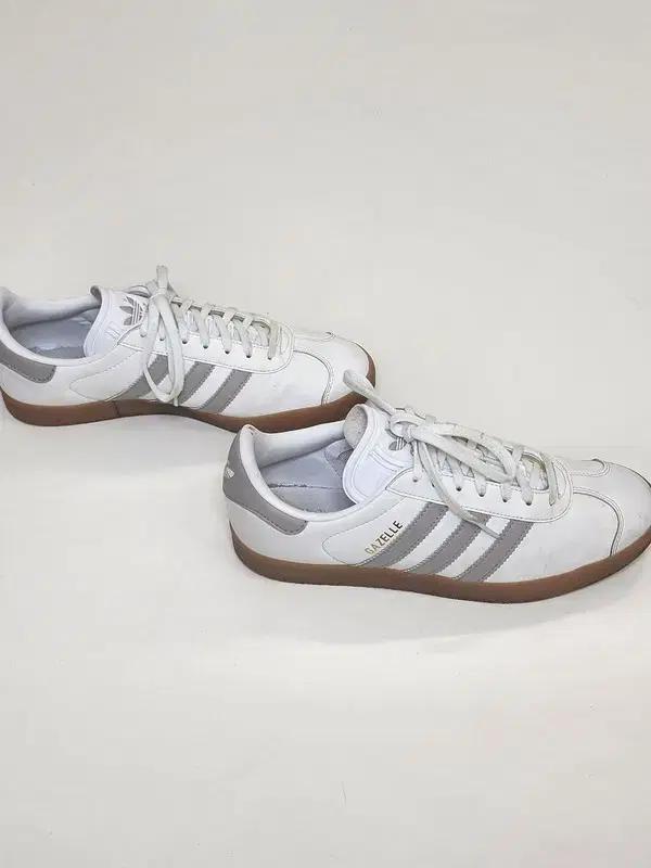 ADIDAS 가젤 화이트 그레이 260 3