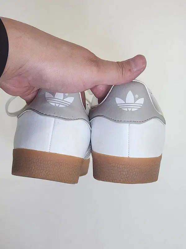 ADIDAS 가젤 화이트 그레이 260 5