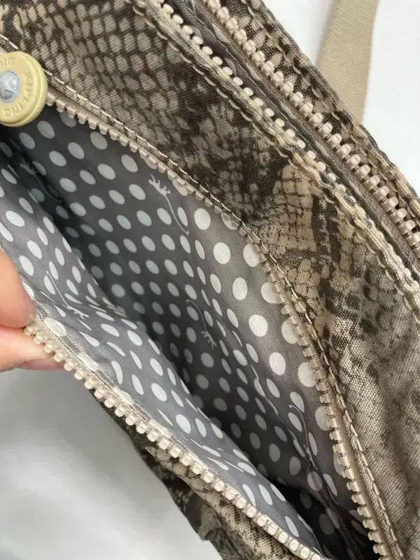 KIPLING 뱀피 프린팅 크로스백 6