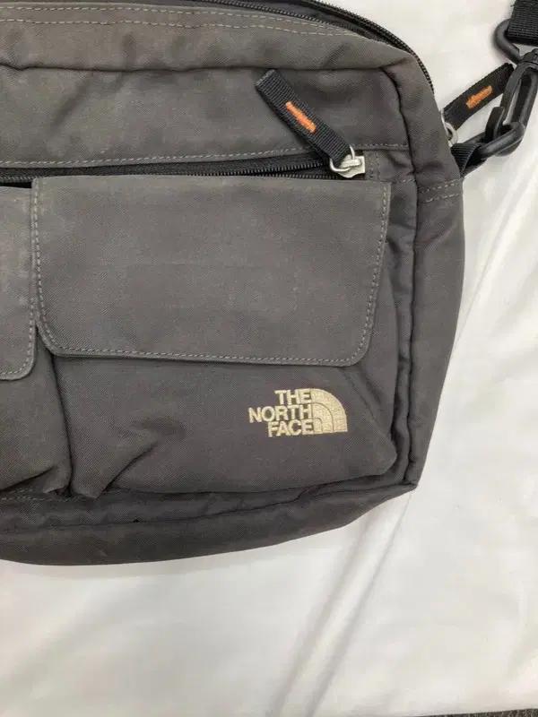 THE NORTH FACE 3포켓 미니 크로스백 4