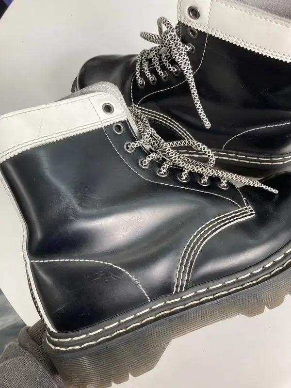DR. MARTENS 파스칼 벡스 260 8