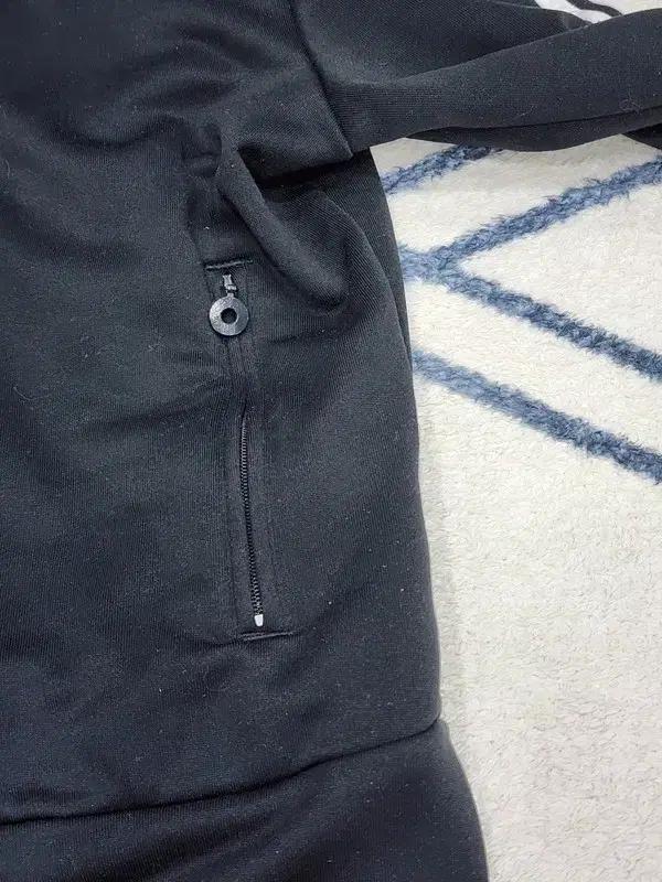 ADIDAS ESS 저지 095 4