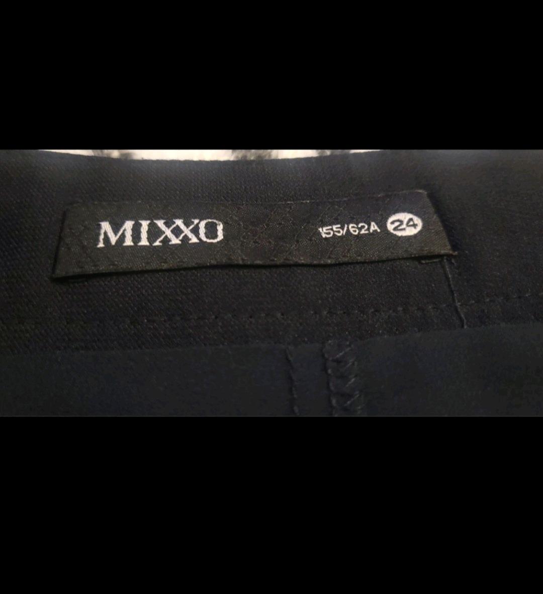   믹쏘 짙은네이비 플리츠 스커트사이즈는 55 5