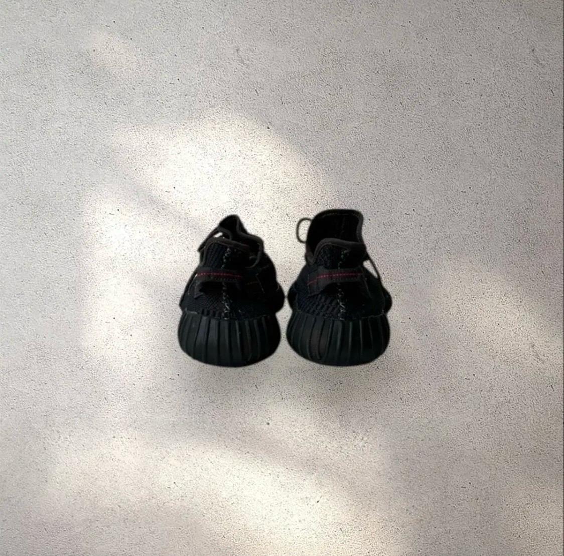 아디다스 이지부스트 350V2 트리플 블랙 5