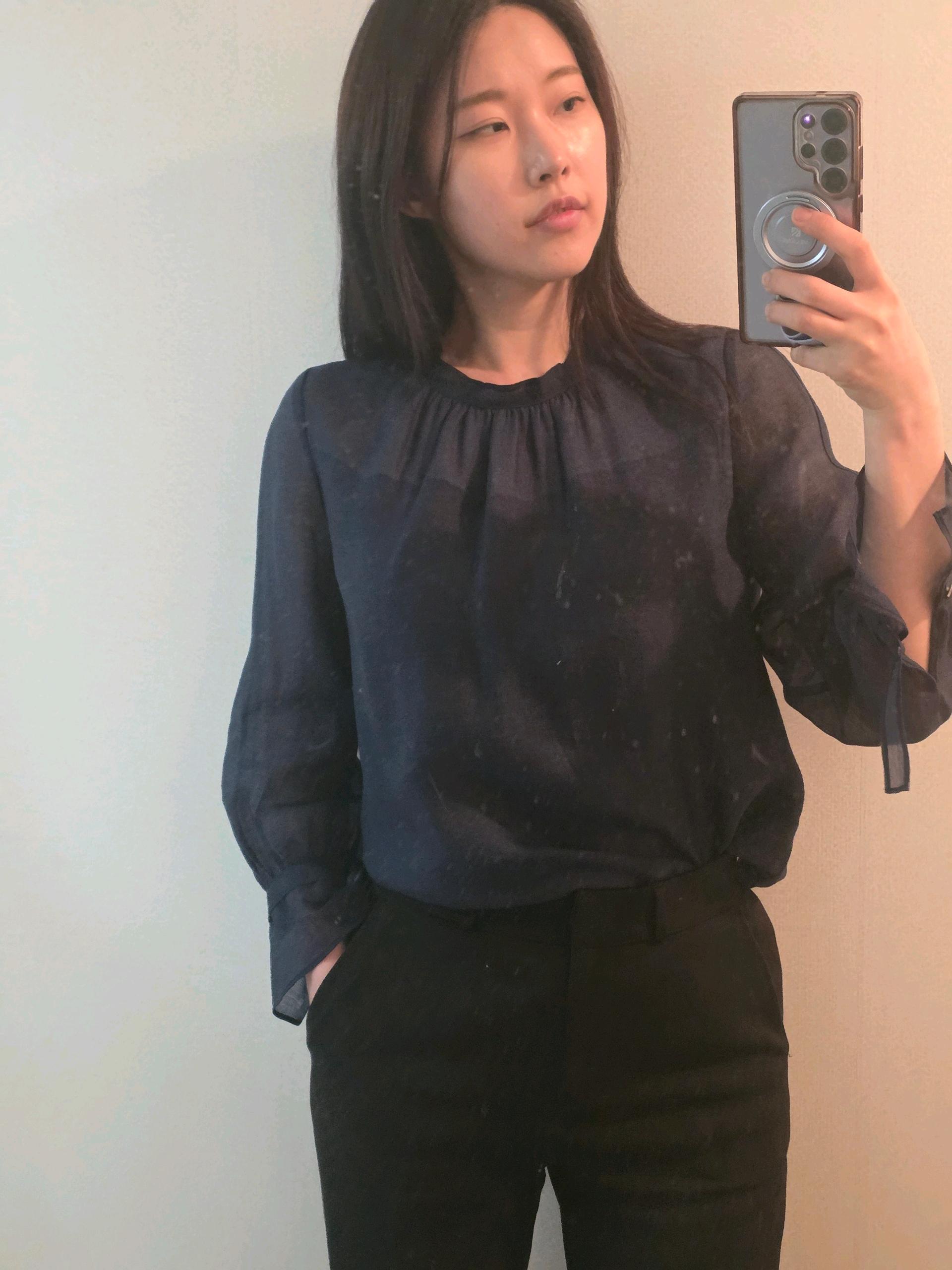 더아이잗 네이비 블라우스