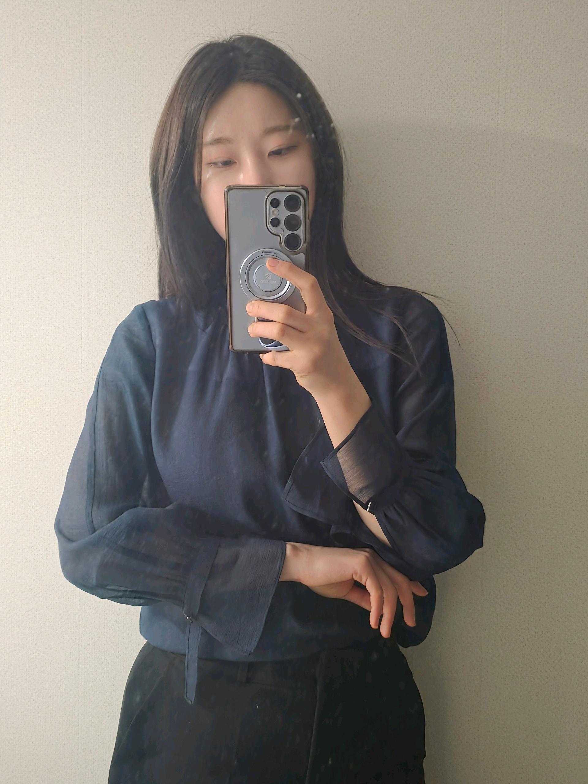 더아이잗 네이비 블라우스 3