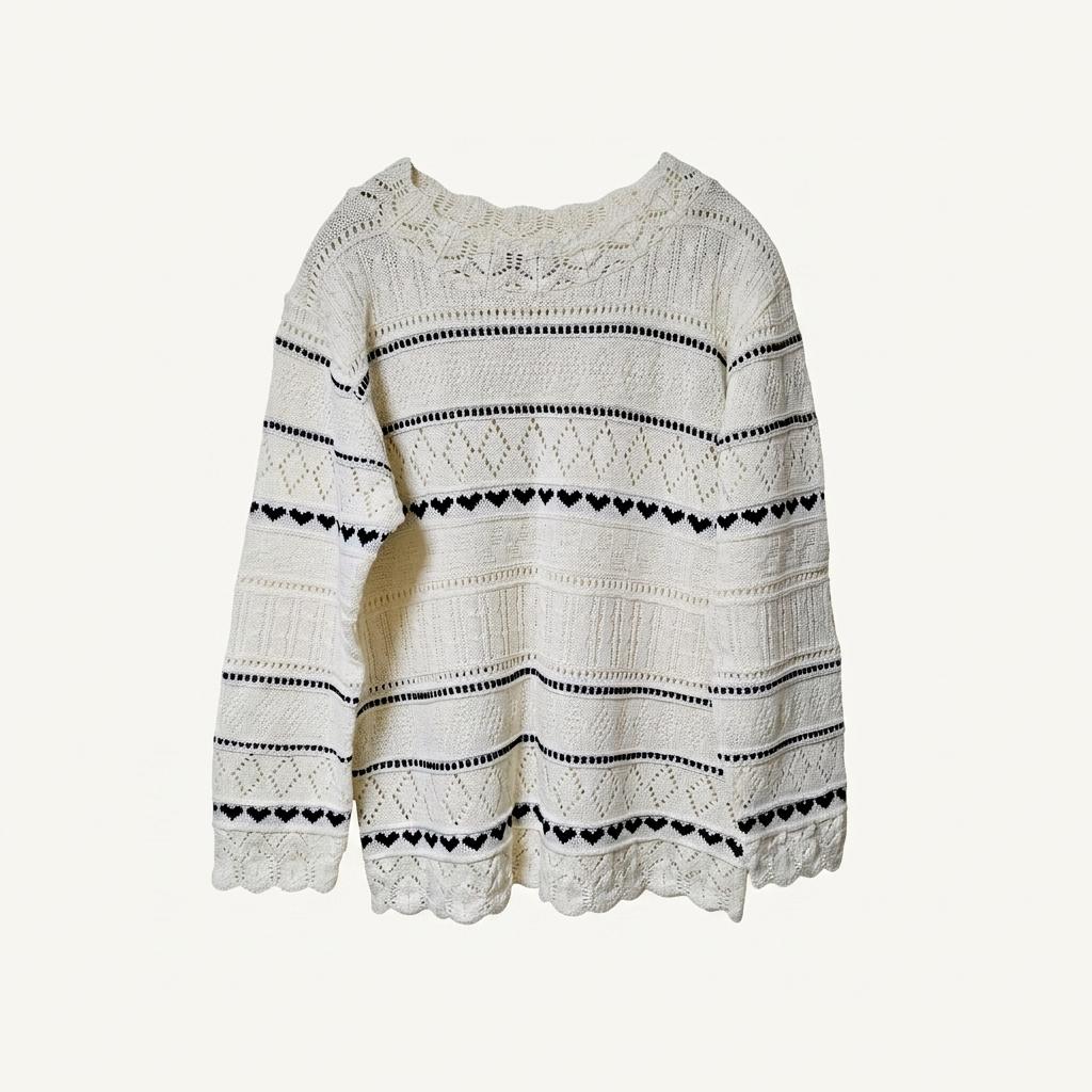[새상품] 라운드넥 하트 펀칭 니트 1