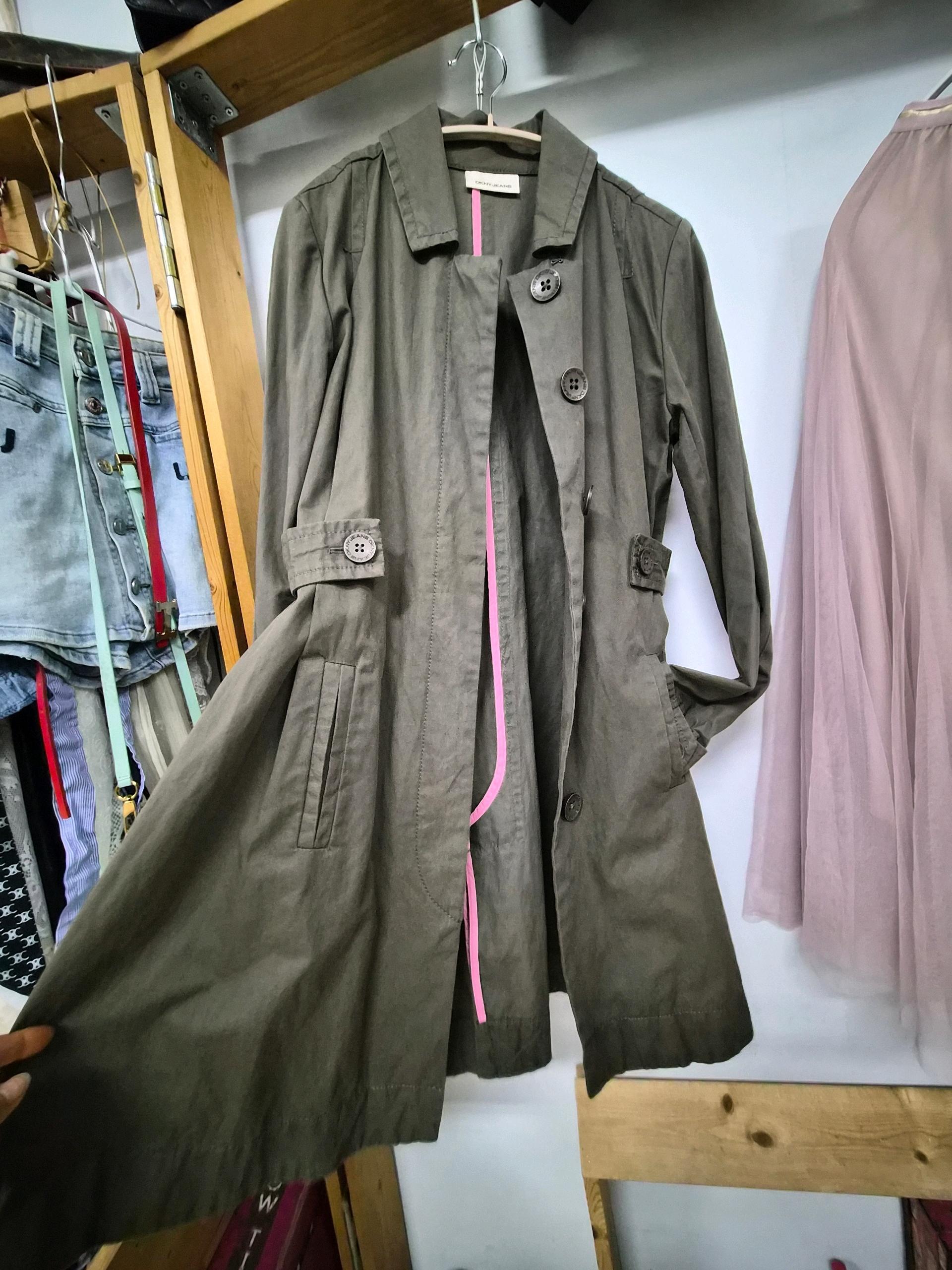 DKNY 사이드벨티드 트렌치코트 2