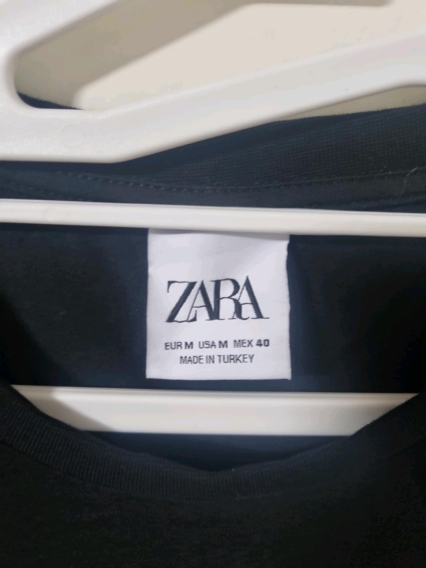 ZARA 블랙 반팔티 레터링 M 4