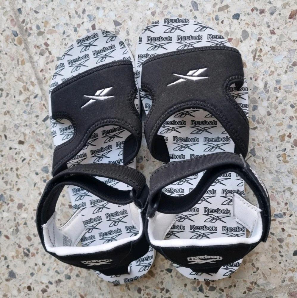 미사용/ 리복 샌들 240 2