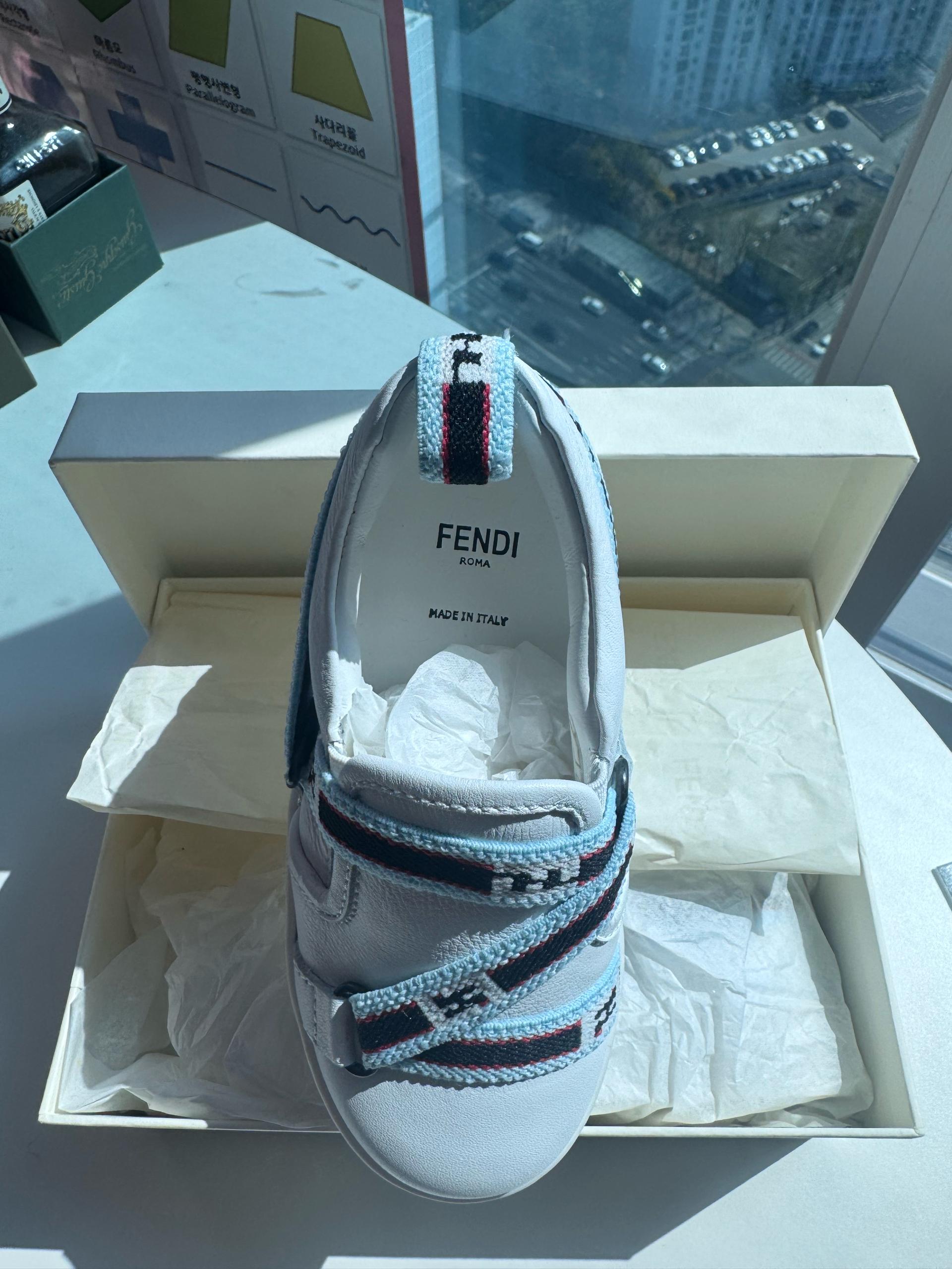 명품 FENDI KIDS 펜디키즈 운동화 유럽사이즈 26  6
