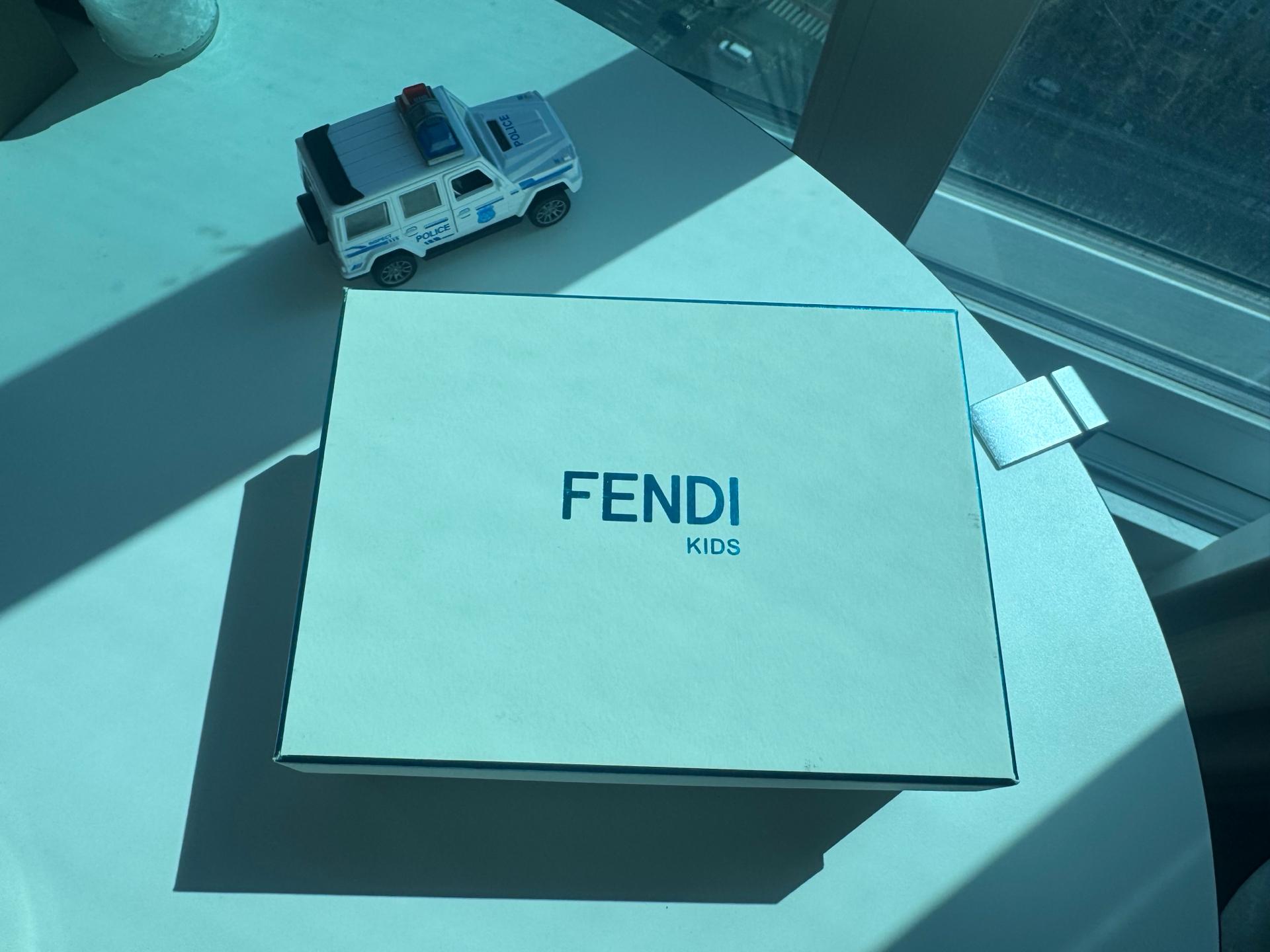 명품 FENDI KIDS 펜디키즈 운동화 유럽사이즈 26  5