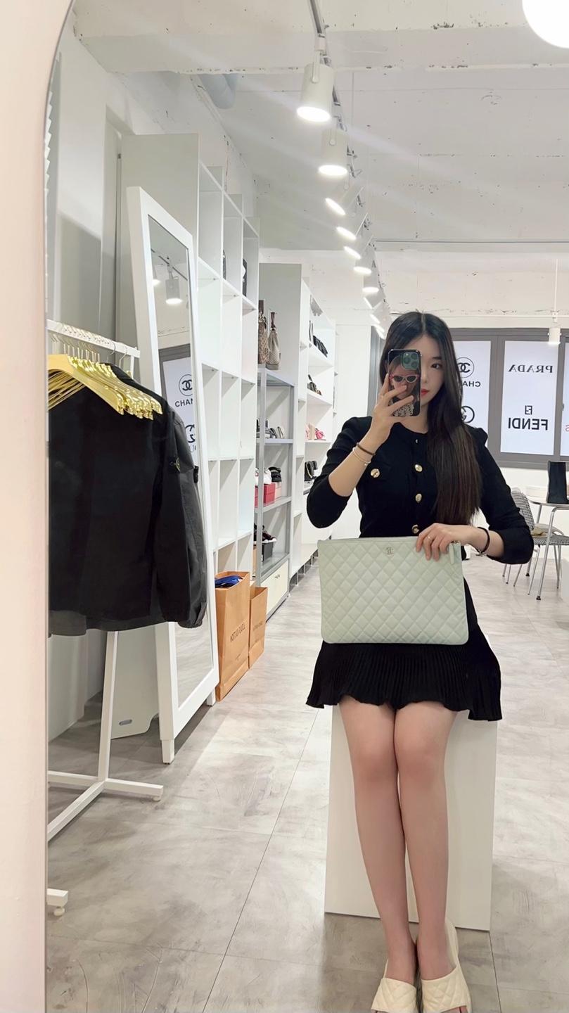 샤넬 클래식 캐비어 클러치 라지 민트 A82552 10