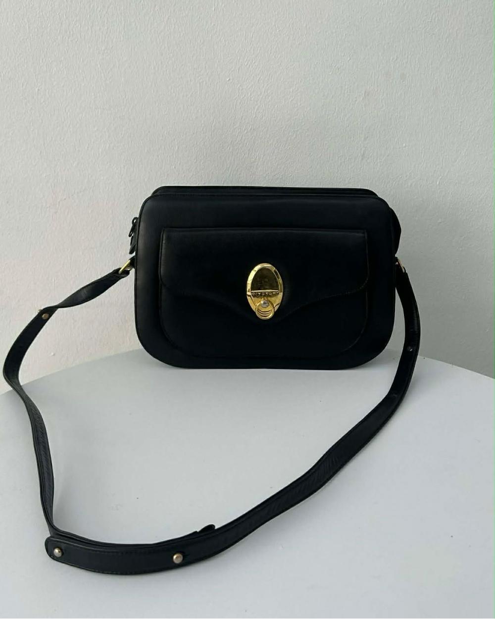 Givenchy vintage oval lock leather shoulder bag 3