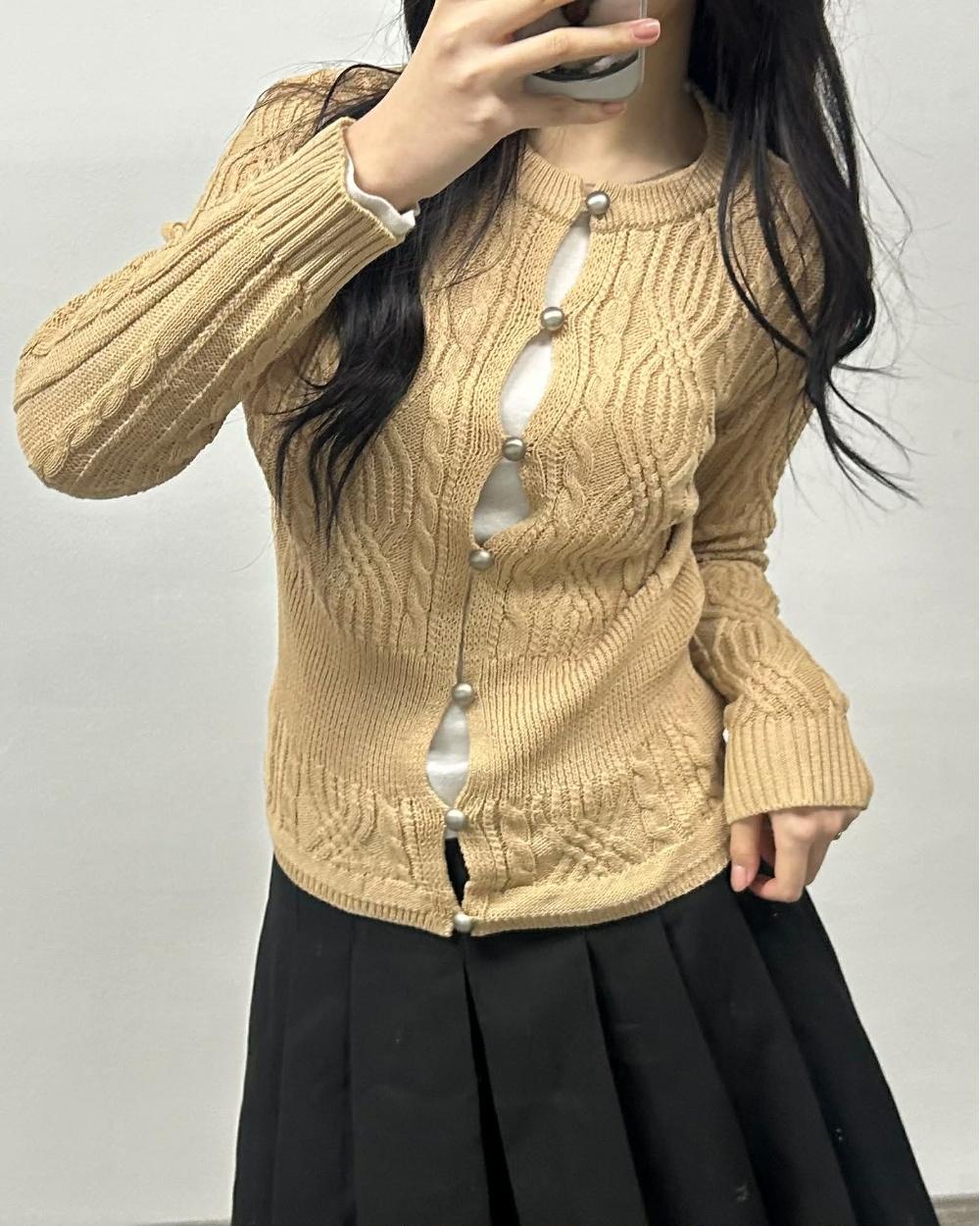 90s vintage cable knit cardigan 3