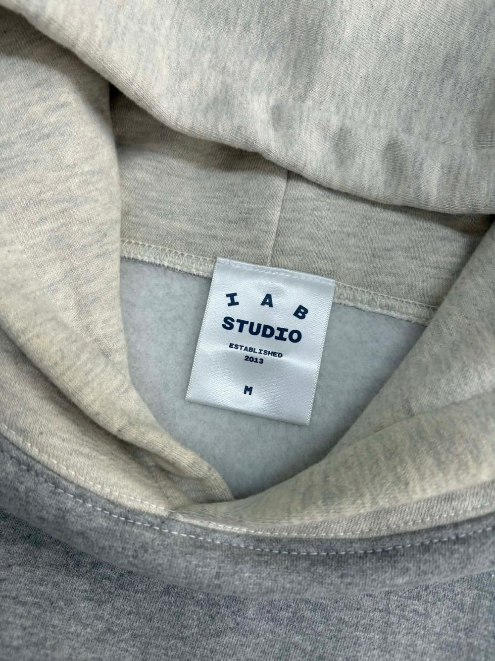 [M] IAB STUDIO TWO-TONE LOGO HOODIE 5