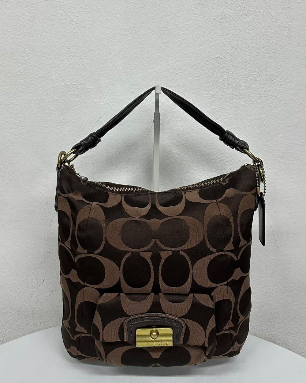 Coach Signature C Jacquard Shoulder Bag 3