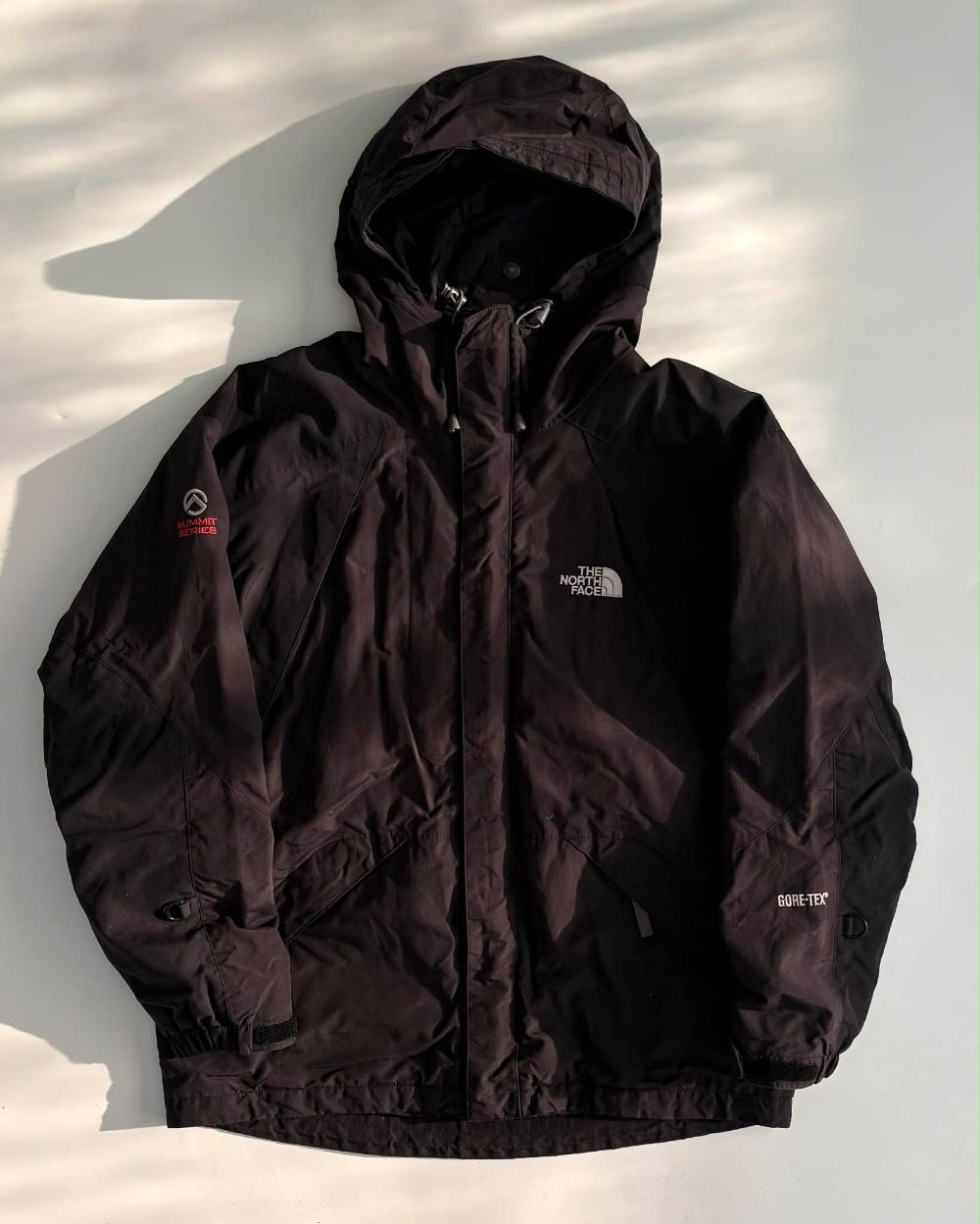 [105] The North Face Summit Gore-Tex Mountain 3
