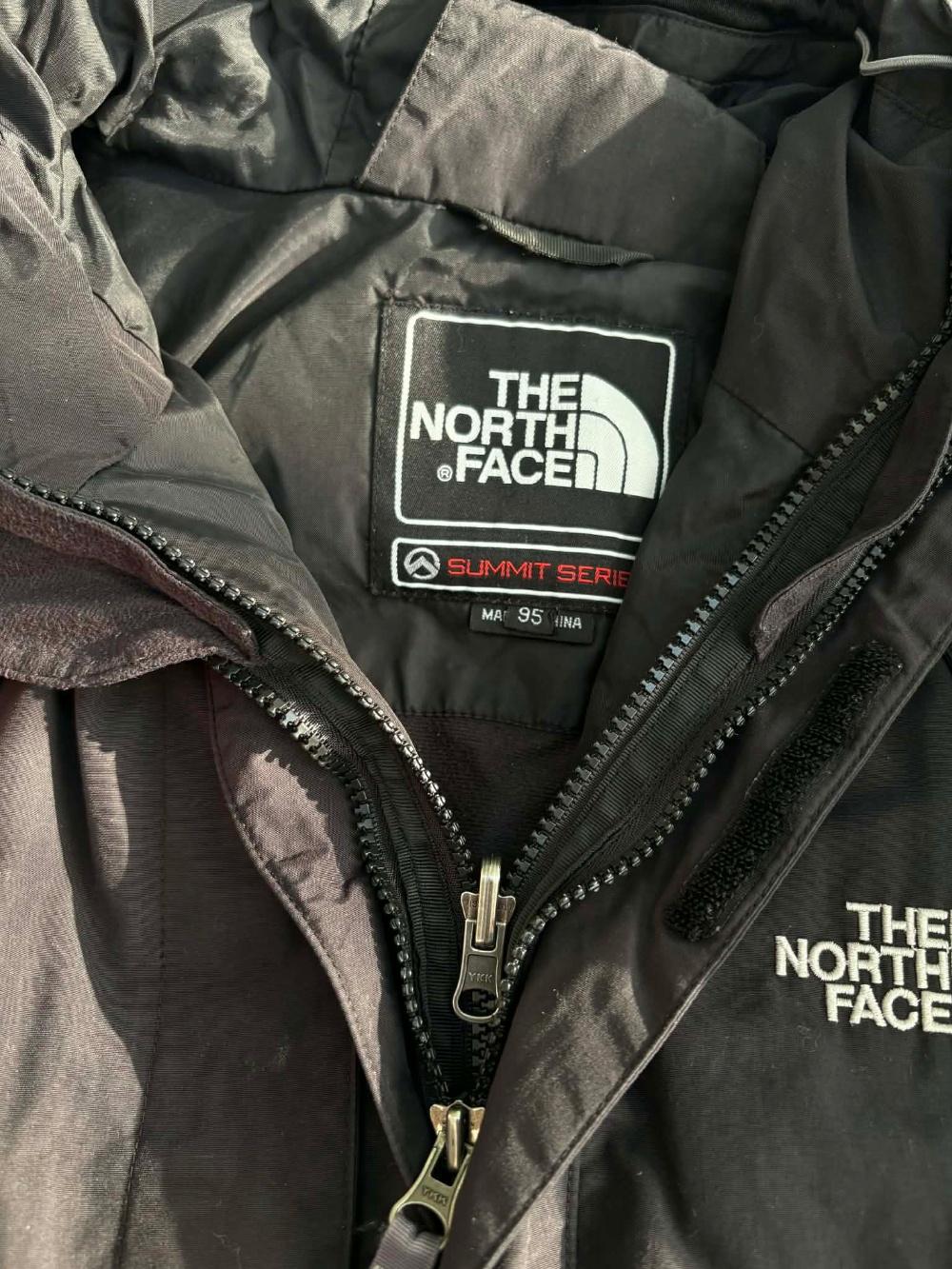[105] The North Face Summit Gore-Tex Mountain 4