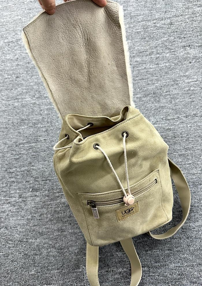 UGG 9