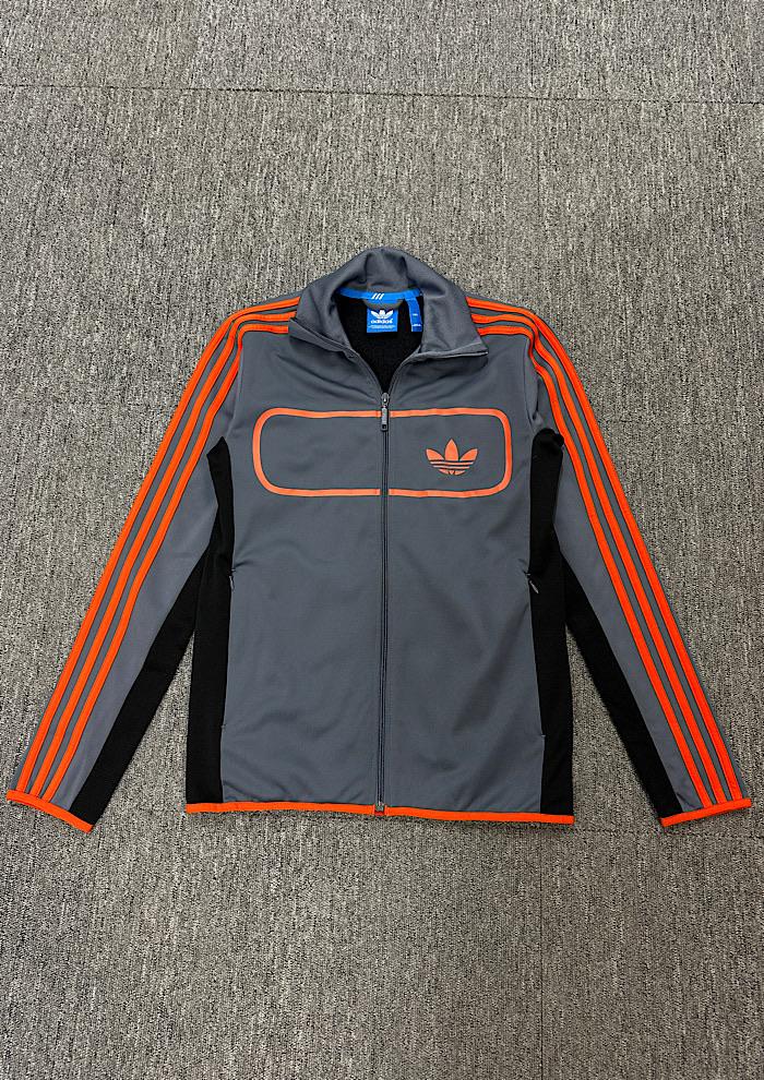 adidas (L) 4