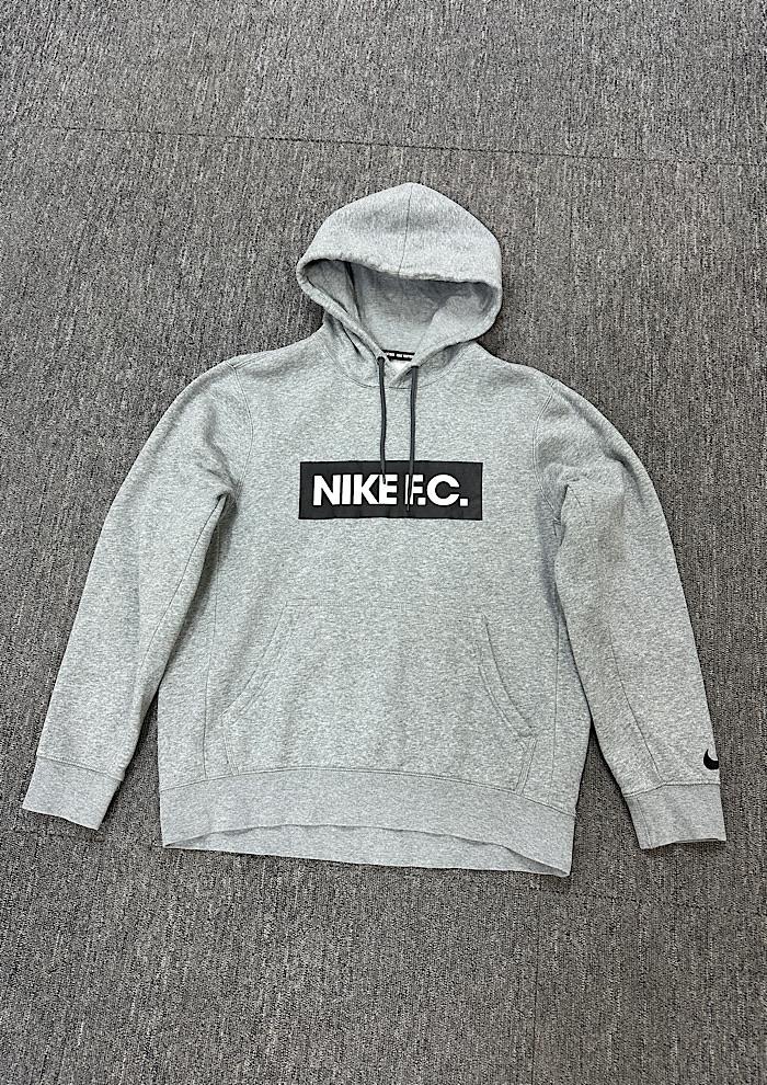 nike (L) 2