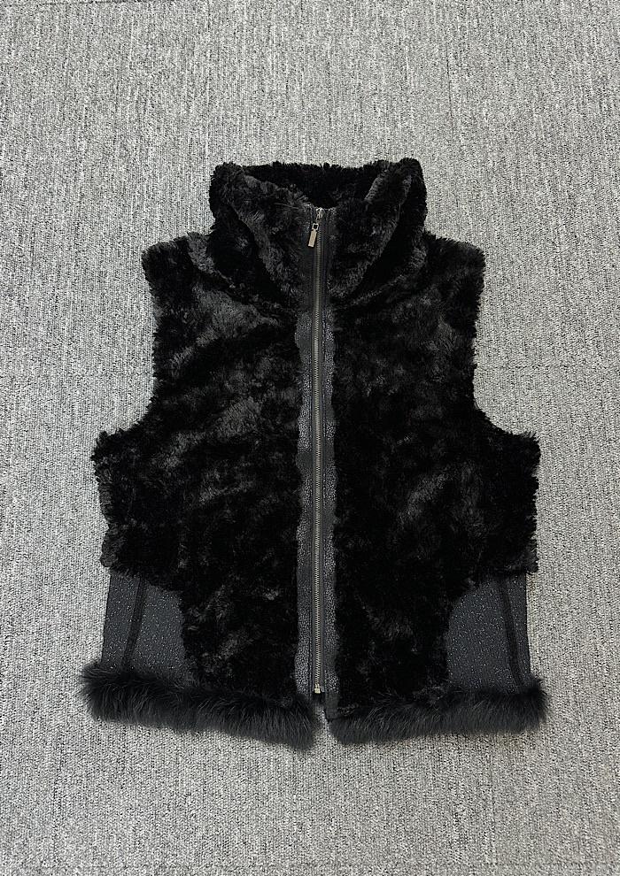 fur vest (M) 3