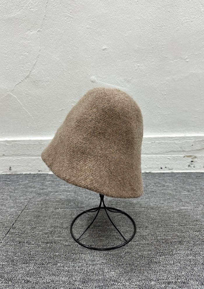 hat 6