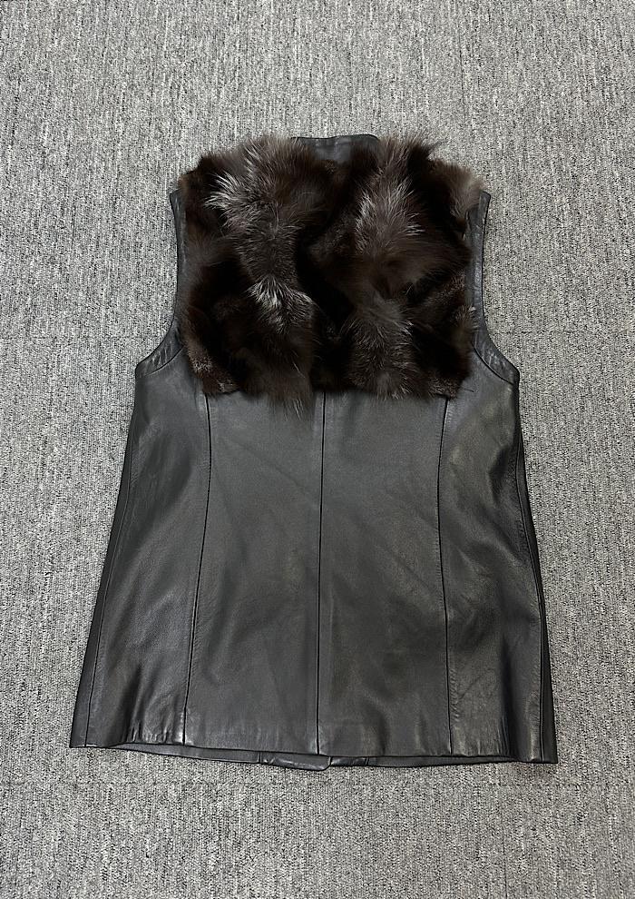 leather vest (M) 4