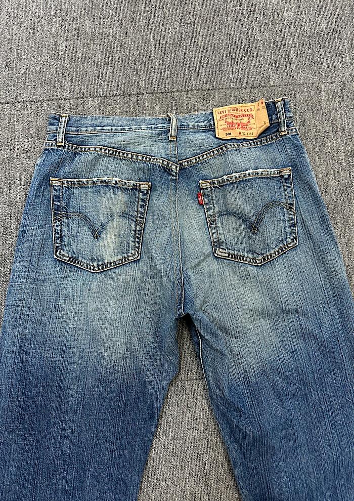 2001 vintage levi's 501 (33inch) 4