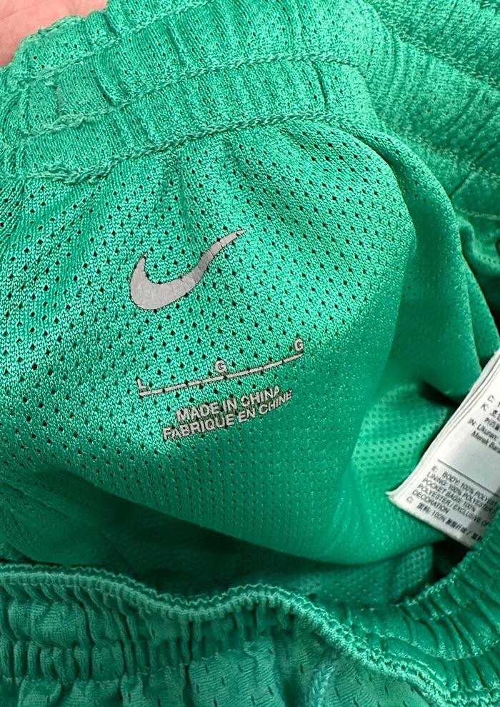 nike (L) 4
