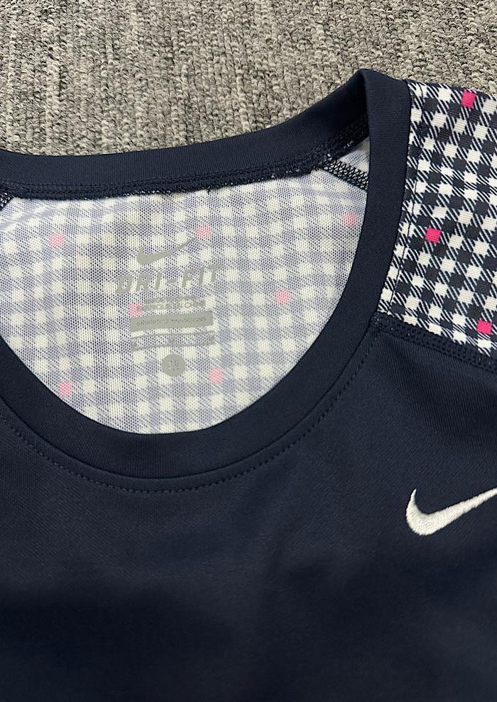 nike (M) 4