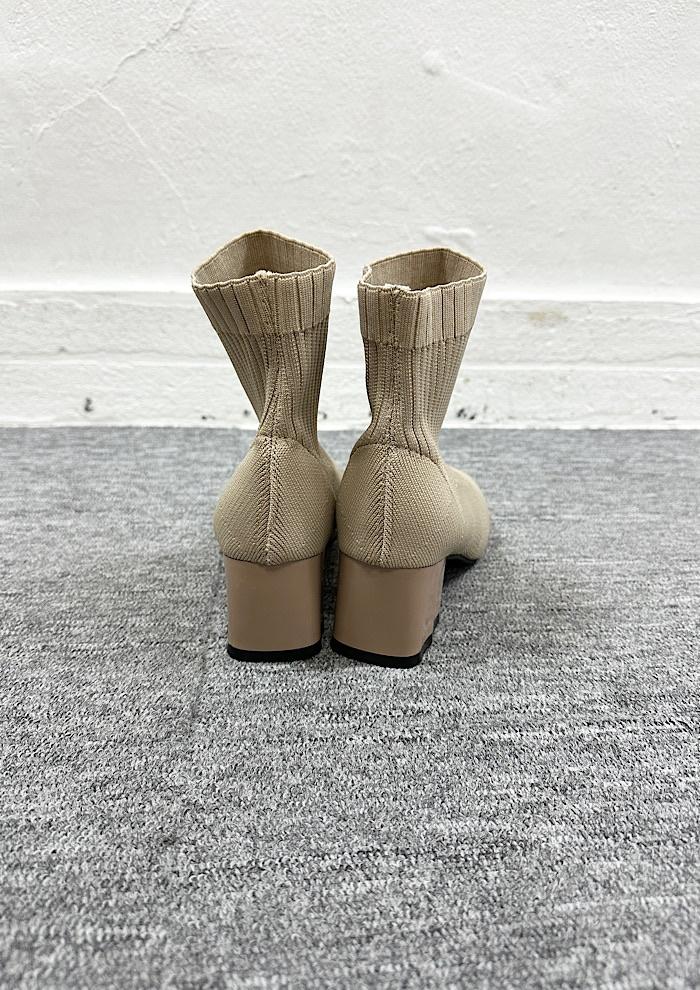 새상품 boots 250 4