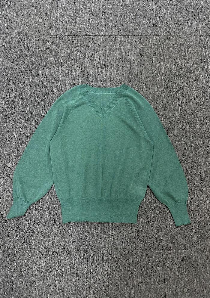 v neck knit (M) 2