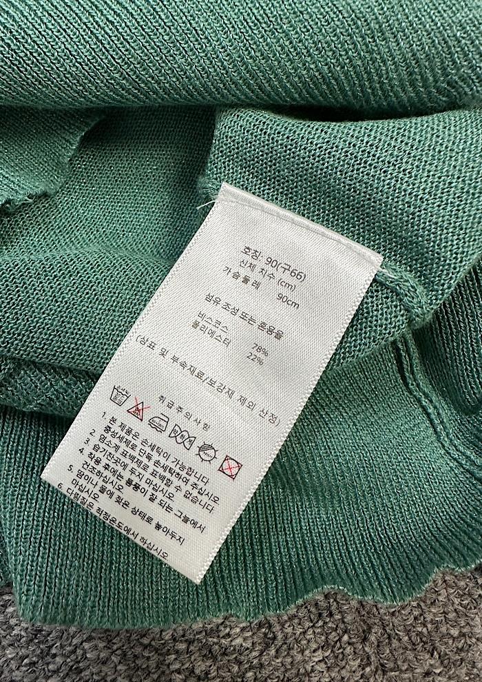 v neck knit (M) 3