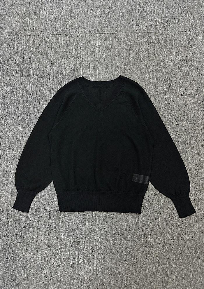v neck knit (M) 2