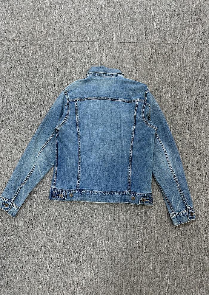 uniqlo (M) 4