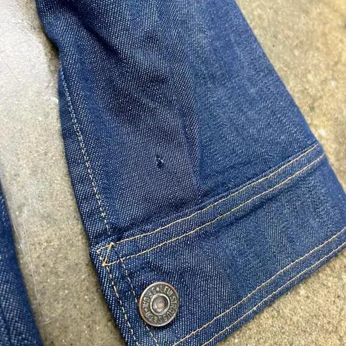 Vintage Levi's Denim Jacket (Women M) 4