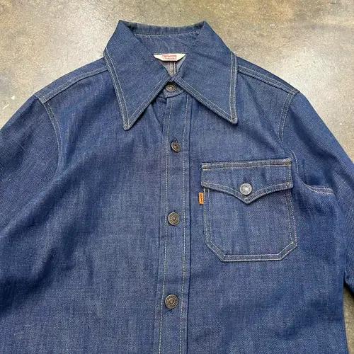 Vintage Levi's Denim Jacket (Women M) 3