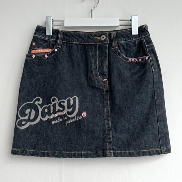 DAISY LOVERS 프리즘 자수 아일렛 데님 스커트 3