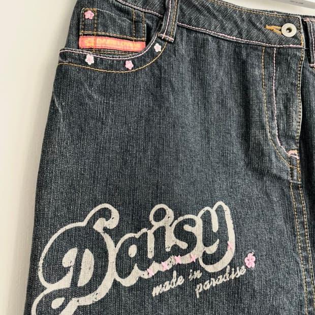 DAISY LOVERS 프리즘 자수 아일렛 데님 스커트 5