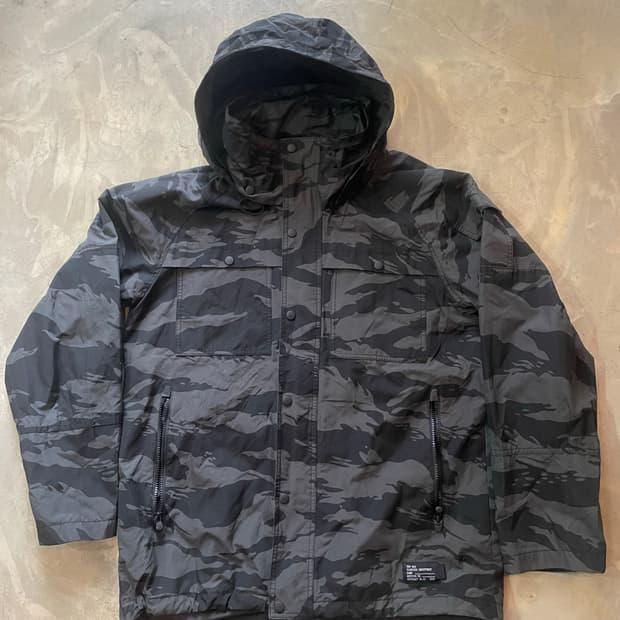 뉴에라 블랙 타이거카모 바람막이 2XL 4